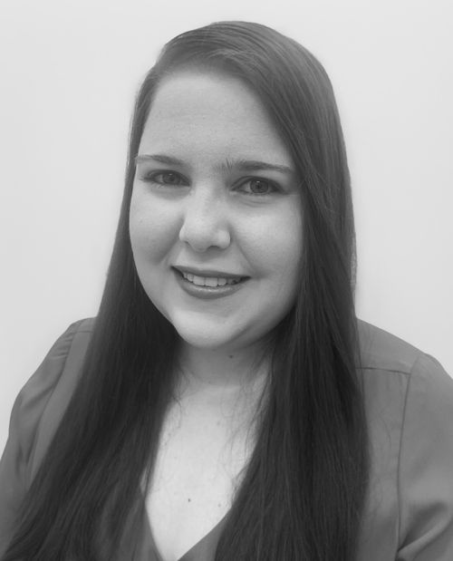 Profile image of Psychologist Stephanie in black and white